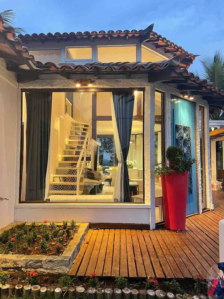 Casa Delfi, Hermosa vista ,jacuzzi e praia,Buzios